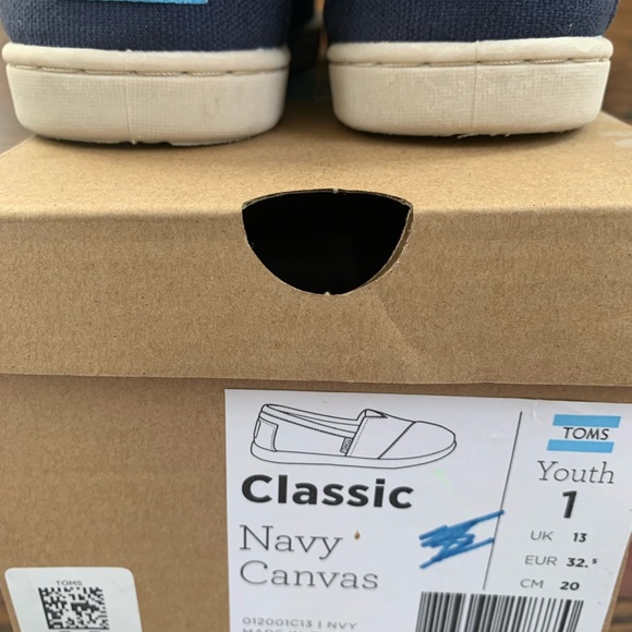 Toms Canvas classic shoes, Brand New - Picture 7 of 7